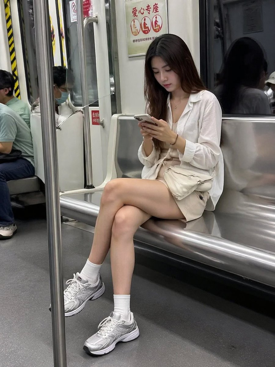 AI prompt example image: Subway candid phone portrait in Portrait & People
